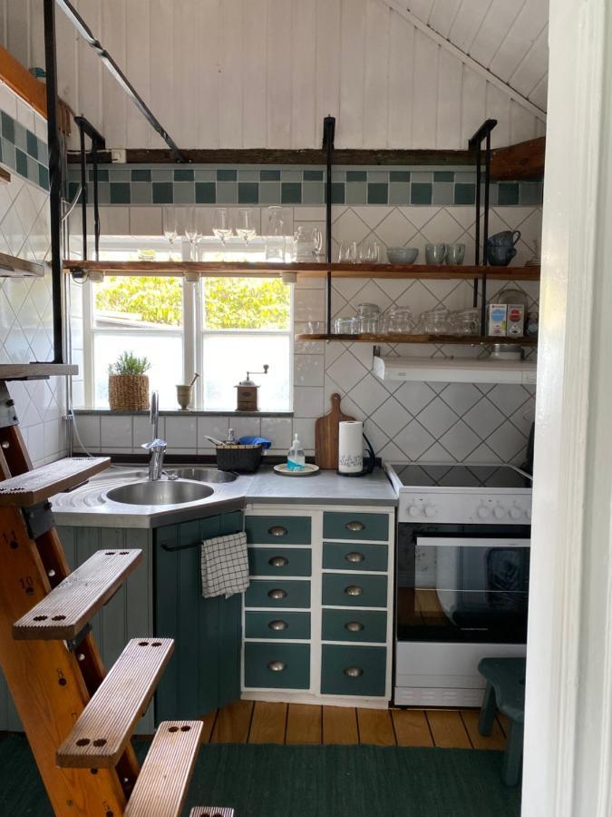 B&B Bland Ormbunkar Och Rosor Falkenberg Kültér fotó