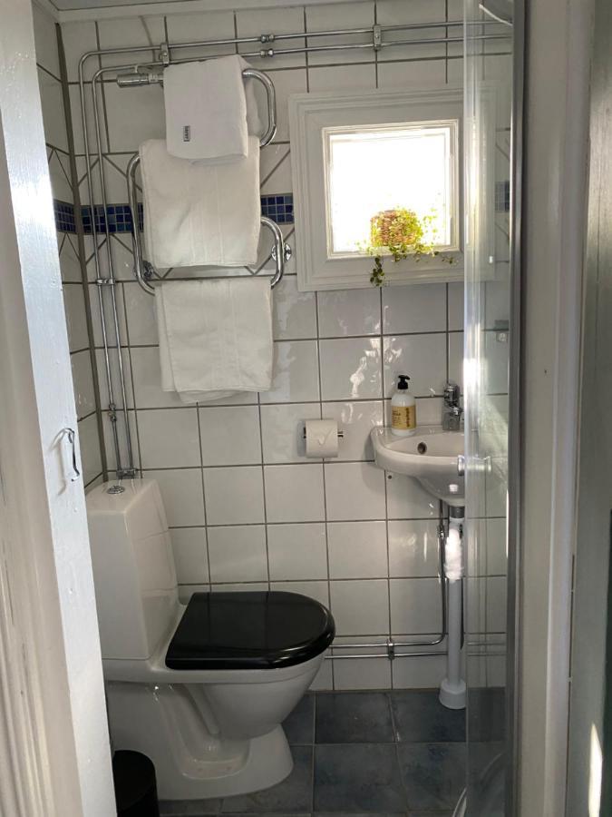 B&B Bland Ormbunkar Och Rosor Falkenberg Kültér fotó