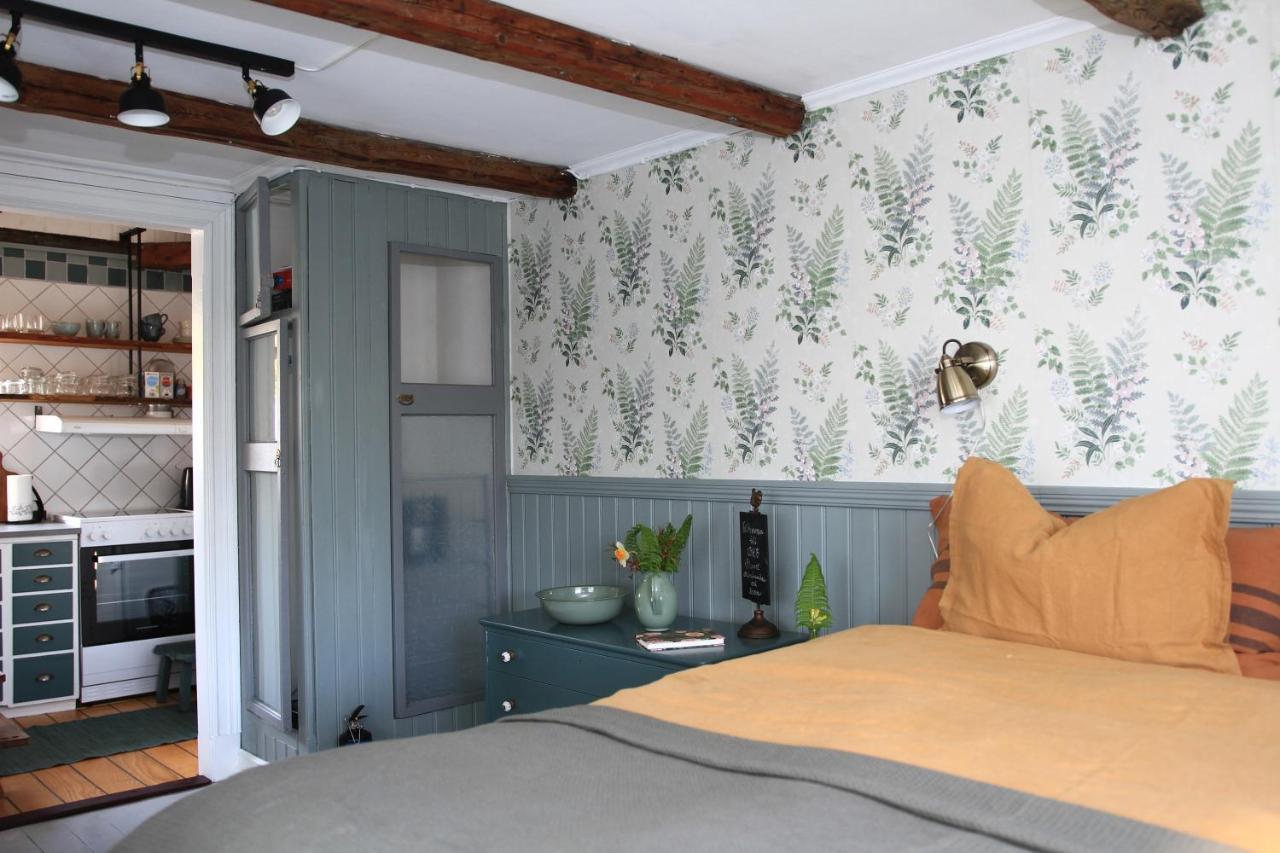 B&B Bland Ormbunkar Och Rosor Falkenberg Kültér fotó